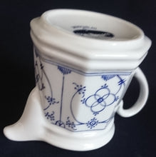 Lade das Bild in den Galerie-Viewer, 3er Set MILCHKÄNNCHEN & ZUCKERDOSE MIT DECKEL - Porzellan, Indisch Blau Strohblume Motiv Dekor