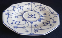 Lade das Bild in den Galerie-Viewer, UNTERTASSE - Porzellan, Indisch Blau Strohblume Motiv Dekor