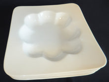 Lade das Bild in den Galerie-Viewer, SUPPENTELLER - Keramik / Steingut, Quadratische Blütenartige Form