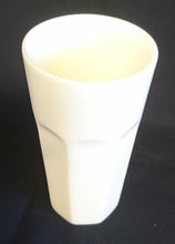 Lade das Bild in den Galerie-Viewer, KAFFEE CAPPUCCINO BECHER "Caffe Tiamo" - Porzellan, Wabenartige Form Einfärbiges Dekor