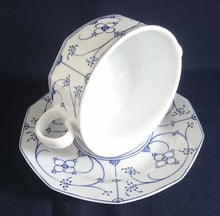 Lade das Bild in den Galerie-Viewer, 2er Set SUPPENTASSEN UNTERTELLER - Porzellan, Klassisch Style, Indisch Blau Strohblume Dekor