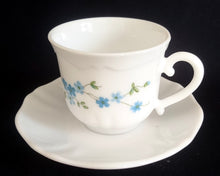 Lade das Bild in den Galerie-Viewer, TEETASSE - Acrylglas, Blumen Blüten Wolken Relief Rand Dekor