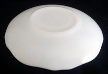 Lade das Bild in den Galerie-Viewer, UNTERTASSE - Acrylglas, Einfärbiges Gewölbtes Relief Rand Dekor