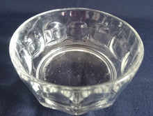 Lade das Bild in den Galerie-Viewer, SALATSCHALE - Hartglas, Klassisch Waben Glas Dekor