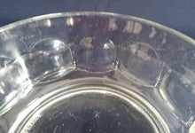 Lade das Bild in den Galerie-Viewer, SALATSCHALE - Hartglas, Klassisch Waben Glas Dekor