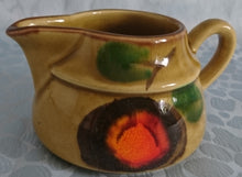Lade das Bild in den Galerie-Viewer, MILCHKÄNNCHEN - Keramik / Steingut, Obstmotiv Dekor