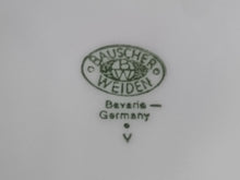 Lade das Bild in den Galerie-Viewer, SPEISETELLER - Porzellan, Firmen Aufschrift & Linien Rand Dekor