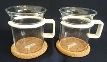 Lade das Bild in den Galerie-Viewer, 2er Set 2er TEEGEDECKE - Hartglas & Kork & Kunststoff, Klares Klassisch Dekor