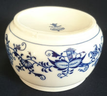 Lade das Bild in den Galerie-Viewer, ASCHENBECHER OHNE FUNKTIONSDECKEL - Porzellan, Zwiebelmuster Dekor