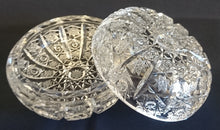 Lade das Bild in den Galerie-Viewer, BONBONIERE - 24% Pbo Bleikristall, Runde Schalen Form, Abstrakter Geometrischer Dekorschliff (G)
