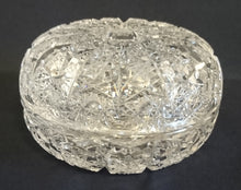 Lade das Bild in den Galerie-Viewer, BONBONIERE - 24% Pbo Bleikristall, Runde Schalen Form, Abstrakter Geometrischer Dekorschliff (G)