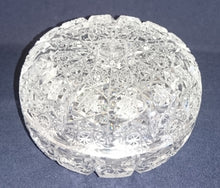 Lade das Bild in den Galerie-Viewer, BONBONIERE - 24% Pbo Bleikristall, Runde Schalen Form, Abstrakter Geometrischer Dekorschliff (G)
