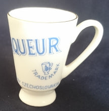 Lade das Bild in den Galerie-Viewer, GETRÄNKEBECHER MIT HENKEL - Porzellan, Goldrand Symbol Aufschriftzug Motiv Dekor