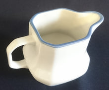 Lade das Bild in den Galerie-Viewer, MILCHKÄNNCHEN - Porzellan, Dekorrand Linie