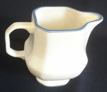 Lade das Bild in den Galerie-Viewer, MILCHKÄNNCHEN - Porzellan, Dekorrand Linie