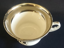 Lade das Bild in den Galerie-Viewer, TEETASSE - Porzellan, Abstrakt Hochzeitsehe Rankenblätter Schriftzug Braut Motiv Dekor