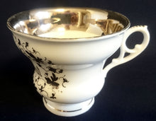 Lade das Bild in den Galerie-Viewer, TEETASSE - Porzellan, Abstrakt Hochzeitsehe Rankenblätter Schriftzug Braut Motiv Dekor