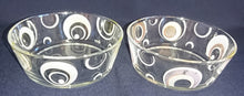 Lade das Bild in den Galerie-Viewer, DESSERTSCHALE - Hartglas, Kreis Punkt Wirbel Dekor
