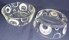Lade das Bild in den Galerie-Viewer, 2er Set DESSERTSCHALEN - Hartglas, Kreis Punkt Wirbel Dekor