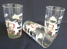 Lade das Bild in den Galerie-Viewer, 3er Set GETRÄNKE SAMMELGLÄSER - Press- / Hartglas, Gepiercte Gefleckte Milchkuh Wiesen Motiv Dekor