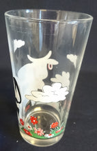 Lade das Bild in den Galerie-Viewer, 3er Set GETRÄNKE SAMMELGLÄSER - Press- / Hartglas, Gepiercte Gefleckte Milchkuh Wiesen Motiv Dekor