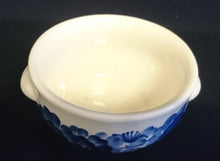 Lade das Bild in den Galerie-Viewer, SUPPENTASSE - Keramik / Steingut, Blumen Blüten Pflanzen Dekor, Handbemalt / Handpainted