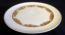 Lade das Bild in den Galerie-Viewer, SPEISETELLER "Friesland Atlantis" - Porzellan, Goldrand Abstrakt Muschel Fisch Schuppen Relief Dekor
