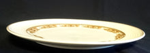Lade das Bild in den Galerie-Viewer, SPEISETELLER "Friesland Atlantis" - Porzellan, Goldrand Abstrakt Muschel Fisch Schuppen Relief Dekor