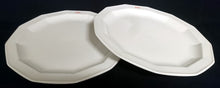 Lade das Bild in den Galerie-Viewer, 2er Set SPEISETELLER "Studio Linie" - Porzellan, Eckige (Dodekagon) Runde Form, Einfärbiges Dekor, AEG Aufschrift