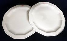 Lade das Bild in den Galerie-Viewer, 2er Set SPEISETELLER "Studio Linie" - Porzellan, Eckige (Dodekagon) Runde Form, Einfärbiges Dekor, AEG Aufschrift