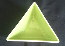 Lade das Bild in den Galerie-Viewer, 3er Set DESSERTSCHALEN "Villa Loca" - Keramik / Steingut, Zweifärbiges Dreieckige Form Design Dekor