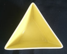 Lade das Bild in den Galerie-Viewer, 3er Set DESSERTSCHALEN "Villa Loca" - Keramik / Steingut, Zweifärbiges Dreieckige Form Design Dekor