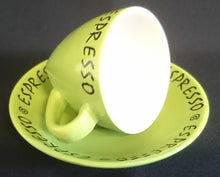 Lade das Bild in den Galerie-Viewer, 2er ESPRESSOGEDECK - Keramik / Steingut, Grün, Schwarze Aufschrift "Espresso" Dekor