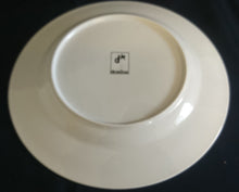 Lade das Bild in den Galerie-Viewer, SPEISETELLER - Porzellan, Blumen / Hellgrüner Dekorrand