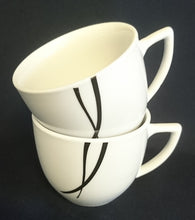 Lade das Bild in den Galerie-Viewer, 2er Set KAFFEETASSEN "Oslo" - Porzellan, Schwarze Streifen Linien Dekor