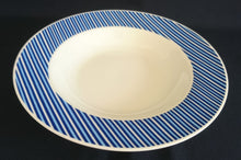 Lade das Bild in den Galerie-Viewer, 2er Set SUPPENTELLER "Flipper" - Porzellan, Geometrisches Linien Balken Motiv Dekor