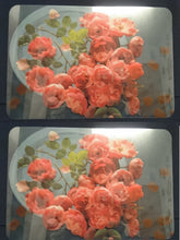 Lade das Bild in den Galerie-Viewer, GROßES MOTIV PLATZDECKCHEN, Kunststoff / Plastik, Rechteckige Form Rosen Motiv Dekor