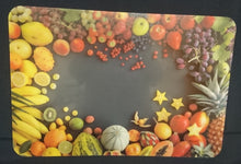 Lade das Bild in den Galerie-Viewer, GROßES MOTIV PLATZDECKCHEN, Kunststoff / Plastik, Rechteckige Form Obst Früchte Motiv Dekor (G)