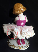 Lade das Bild in den Galerie-Viewer, SAMMELFIGUR "Ballerina mit Ball" - Porzellan, Tüllspitzen-Rock durchbrochen, Karl Klette