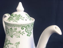 Lade das Bild in den Galerie-Viewer, KAFFEEKANNE MIT DECKEL "Staffordshire" (Limited) - Keramik / Steingut, Indian Tree Style Unterglasur Dekor, Hand graviert (Hand Engraved)