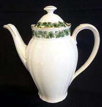 Lade das Bild in den Galerie-Viewer, KAFFEEKANNE MIT DECKEL - Porzellan, Blatt Blätter Abstrakt Symbollinien Motiv Goldrand Dekor