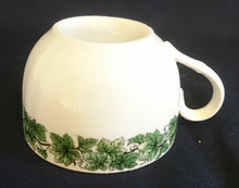 Lade das Bild in den Galerie-Viewer, KAFFEETASSE - Porzellan, Blatt Blätter Abstrakt Symbollinien Motiv Goldrand Dekor