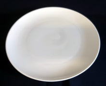 Lade das Bild in den Galerie-Viewer, SPEISETELLER - Porzellan, Einfärbiges Klassisch Dekor