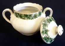 Lade das Bild in den Galerie-Viewer, ZUCKERDOSE MIT DECKEL - Porzellan, Blatt Blätter Abstrakt Symbollinien Motiv Goldrand Dekor