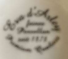 Lade das Bild in den Galerie-Viewer, TEETASSE - Porzellan, Goldrand Rosenblumen Blütenstrauß Pflanzen Motiv Dekor