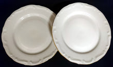 Lade das Bild in den Galerie-Viewer, 2er Set SPEISETELLER - Porzellan, Goldrand Geometrisches Punkte Relief Dekor