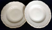 Lade das Bild in den Galerie-Viewer, SUPPENTELLER - Porzellan, Goldrand Geometrisches Punkte Relief Dekor