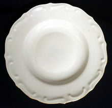 Lade das Bild in den Galerie-Viewer, SUPPENTELLER - Porzellan, Goldrand Geometrisches Punkte Relief Dekor