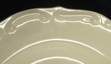 Lade das Bild in den Galerie-Viewer, SUPPENTELLER - Porzellan, Goldrand Geometrisches Punkte Relief Dekor