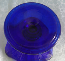 Lade das Bild in den Galerie-Viewer, 2er Set EISBECHER - Hartglas, Einfärbiges Blütenform Dekor